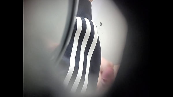 Paja de 30 segundos en centro comercial hasta dar leche