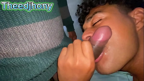 Amigo do meu pai venho em casa mamar meu pau até sair leite