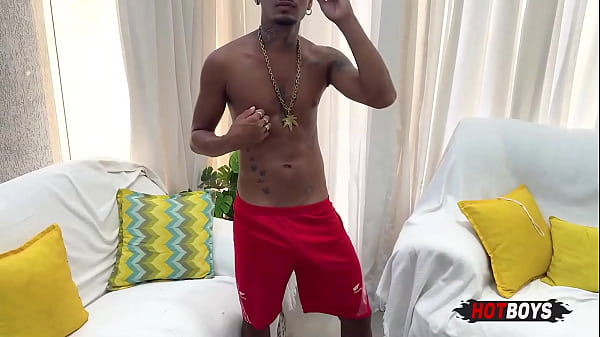 Baiano pirocudo batendo uma!