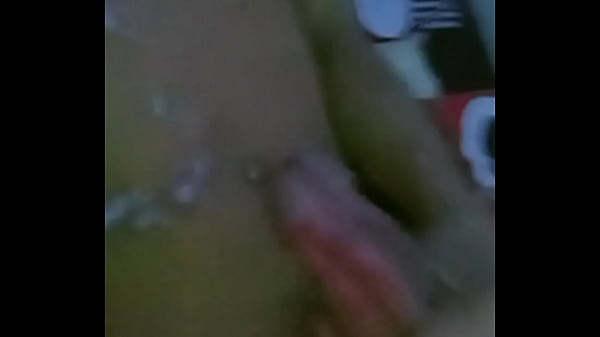 Chico latino se corre hasta terminar