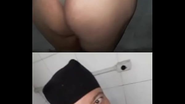 Eu em casa vagabundando eu no vestuário do serviço trocando de roupa para trabalhar