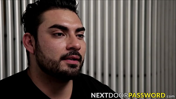 Jock craves for bareback fucking from his beefed up lover