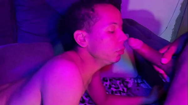 Mavambo fudeu a putinha depois do trabalho , chegou cheio de tesão e fudeu muito até encher de leite .