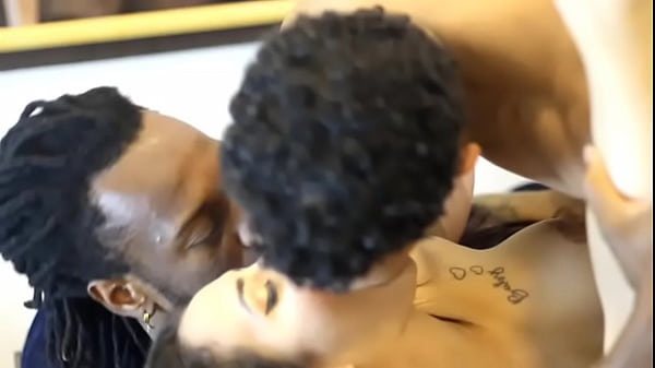 Pegando os dois escondido