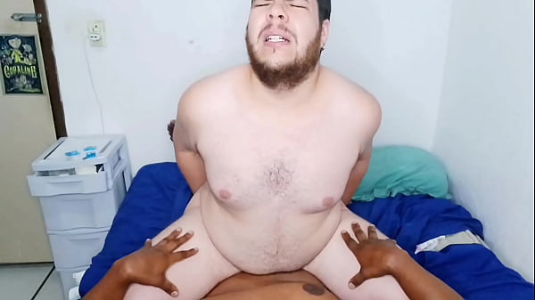 Prévia – Protestando Contra o Capitalismo Sentando na Rola Grossa do Pedreiro Proletariado – Sentando Pro Pedreiro Urso do Pau Grosso e Ele Goza Na Minha Boca (COMPLETO NO XV RED E SHEER)