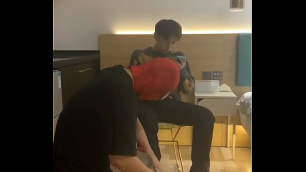 2 Dad has a big dick fucking a naughty 18 year old boy in bottom’s ass