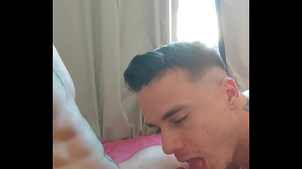 Comi o boy que disse que tava triste e queria pica