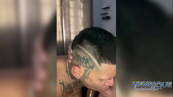 COMI O CUZINHO ROSA DO VIADINHO E AINDA DEI UMA JATADA DE LEITE FARTO NA CARA DELE