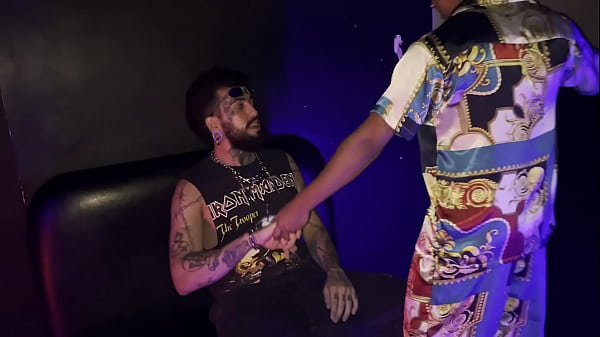 Fodendo meu amigo na boate – Assista completo (RED)