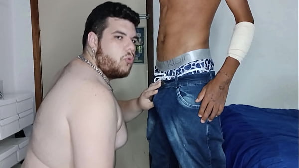 Hetero Motoboy Novinho Gosta de Comer Rabo Gordo – Parte 1 (COMPLETO NO SHEER E RED) Veio de longe todo machucado porque viu meus videos e mandou mensagem doido pra comer também,