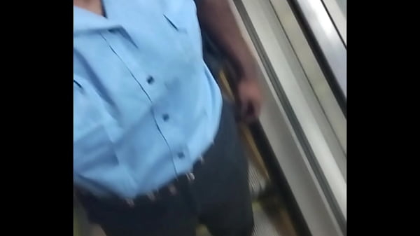 Segurança do parque mamando gostoso