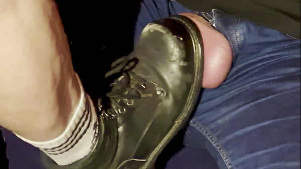 Ballbusting Session 135 – Hard Kicks