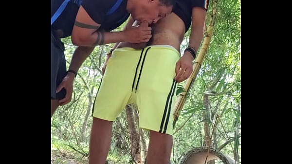 Botelhando um rabo em um parque público – Full video in XVIDEOS RED e no SHEER – sheer.com/thalesbotelho