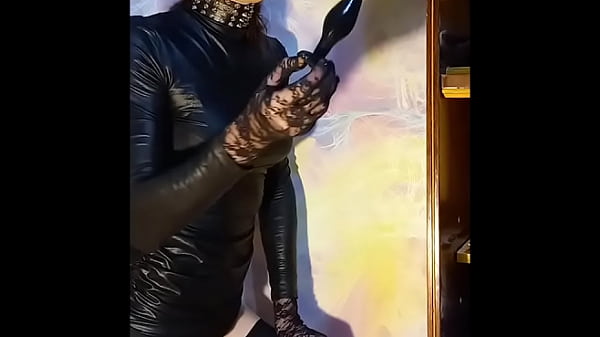 Crossdresser sucks big black dildo