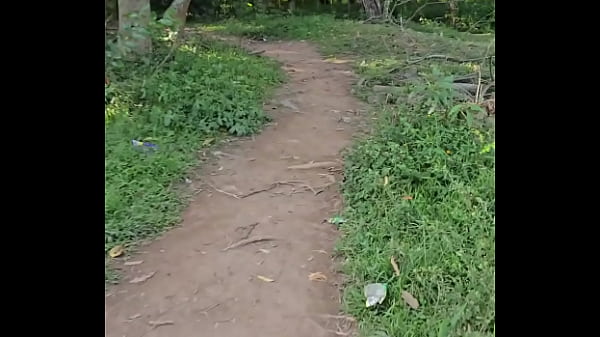 Dando pra um pauzudo na trilha quando apareceu mais dois. Acabei ganhando leite de todos. – Free