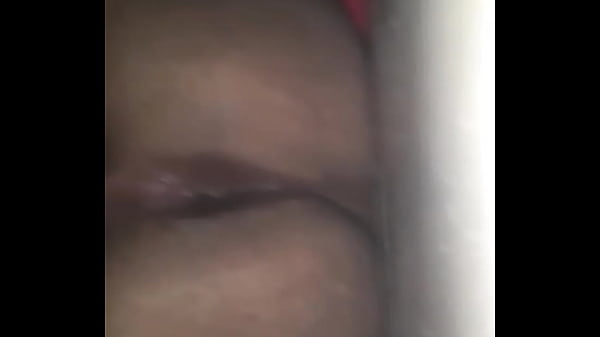 Dilatando meu cu com meu plug
