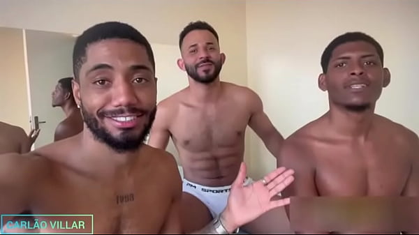 ELE SENTOU NO MEU PAU ENQUANTO CHUVAPA MEU AMIGO