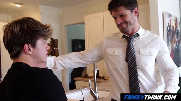 FamilyTwink – Muscled Stepdad Crushes her Twink Stepson