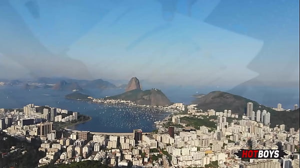 Maromba tatuado fodendo o gostoso!