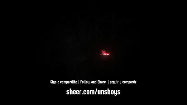 Moreno dotado meteu e arrombou o cuzinho do passivo