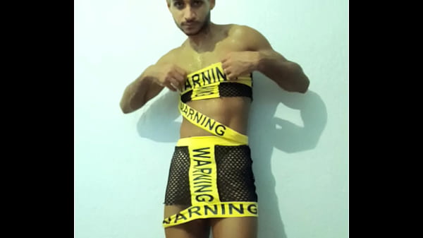 Primeiro dia de Carnaval, look 1.