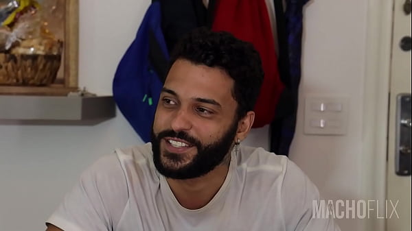 Professor de português ensina como se dá o cu no Brasil