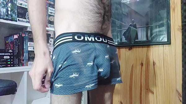 Argentino con el pene gigante se masturba