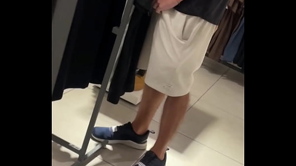 DANDO PRA UM BOY PUTO NO PROVADOR DA LOJA NO SHOPPING. QUASE NOS PEGARAM. – FREE