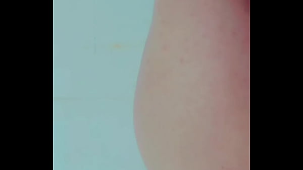 does anyone want to ride me? مين يركب طيزي