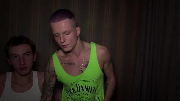 Gay gangbang – a guy invited 4 twinks to his place for a fuck and fucked their asses