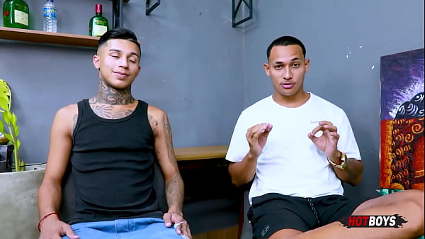 Metendo pica no tatuado!