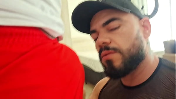 O Mr.bumbum me deu uma surra de cu com seu rabo lindo,gostoso,malhado e mega gigante e ainda usando calcinha vermelha