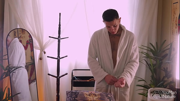 Comi o massagista massoterapeuta gato após a massagem, gozei gostoso no rabo dele