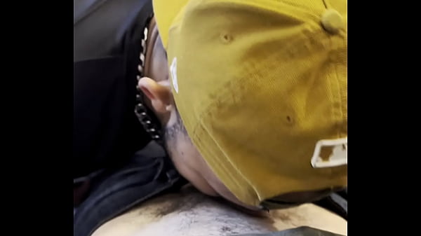 descobri que o filho do meu vizinho tinha uma mega rola