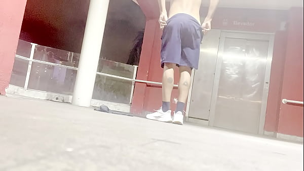 Flashing and masturbating outdoor – Public footbridge