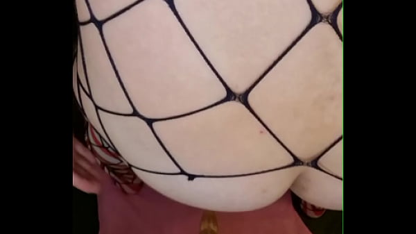 Gostosinha de quatro fode bem sua bunda com dragon dildo