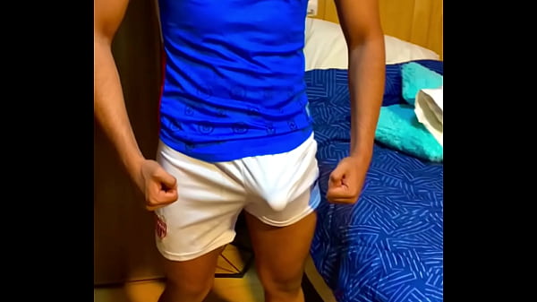 jugador latino futbolista me preña el culo con el uniforme