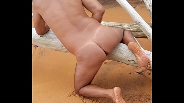 Ladysilva pelada na praia doida querendo dar sua bunda gostosa de marquinha