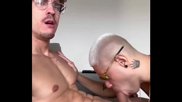 MALOKA SENTANDO NO PAUZUDO SEM CAPA E GANHANDO LEITE.