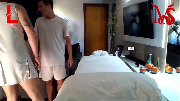 MASSAGEM TÂNTRICA COM FINALIZAÇÃO E LEITADA NO RABO DO MASSAGISTA (COMPLETO NO RED)