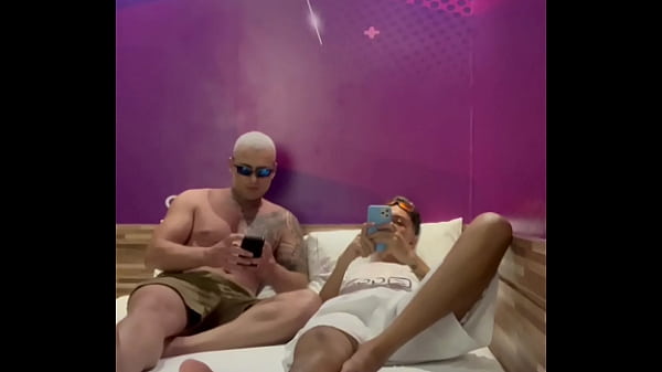 Mavambo de BH arrombou loirinho que tava com sede de pica!