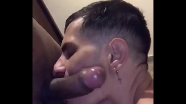 Putaria gostosa com meus dois amigos negões dotados do bairro