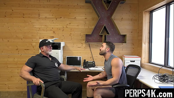 Security Officer Making Sure to Fit His Entire Shaft in His Mouth – Perps4k