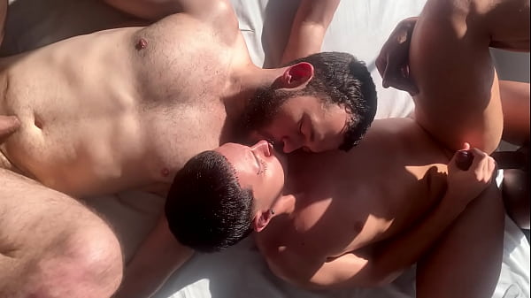 Swing between two couples – Part 1