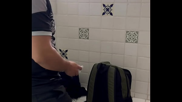 Vato me invita al vapor la “relajarnos” pero yo sabía que quería mi verga abriéndole su culo, me dejé hacer lo que sea, andaba caliente