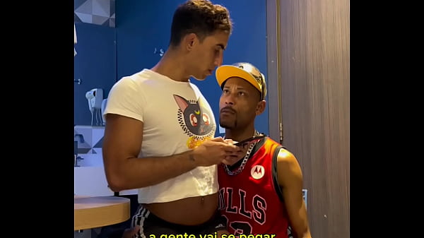 vizinho XXL 26cm comendo vizinha gostosa e afeminada