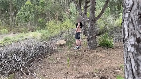 Amateur horny twink cruising for sex in the woods founds a nice big cock to suck and they both cum