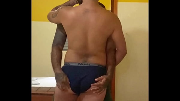 Comendo o parrudão rabudo até encher o cu dele de leite – Assista completo (RED)