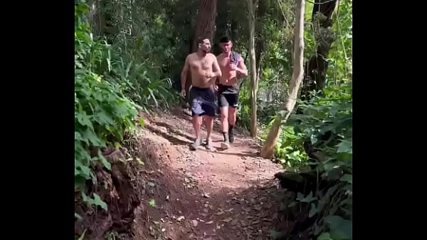 Correndo na trilha com o brother