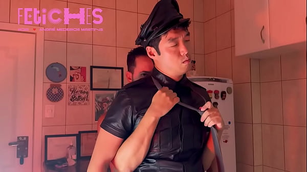 COURO – oriental dominador é venerado por barbudo